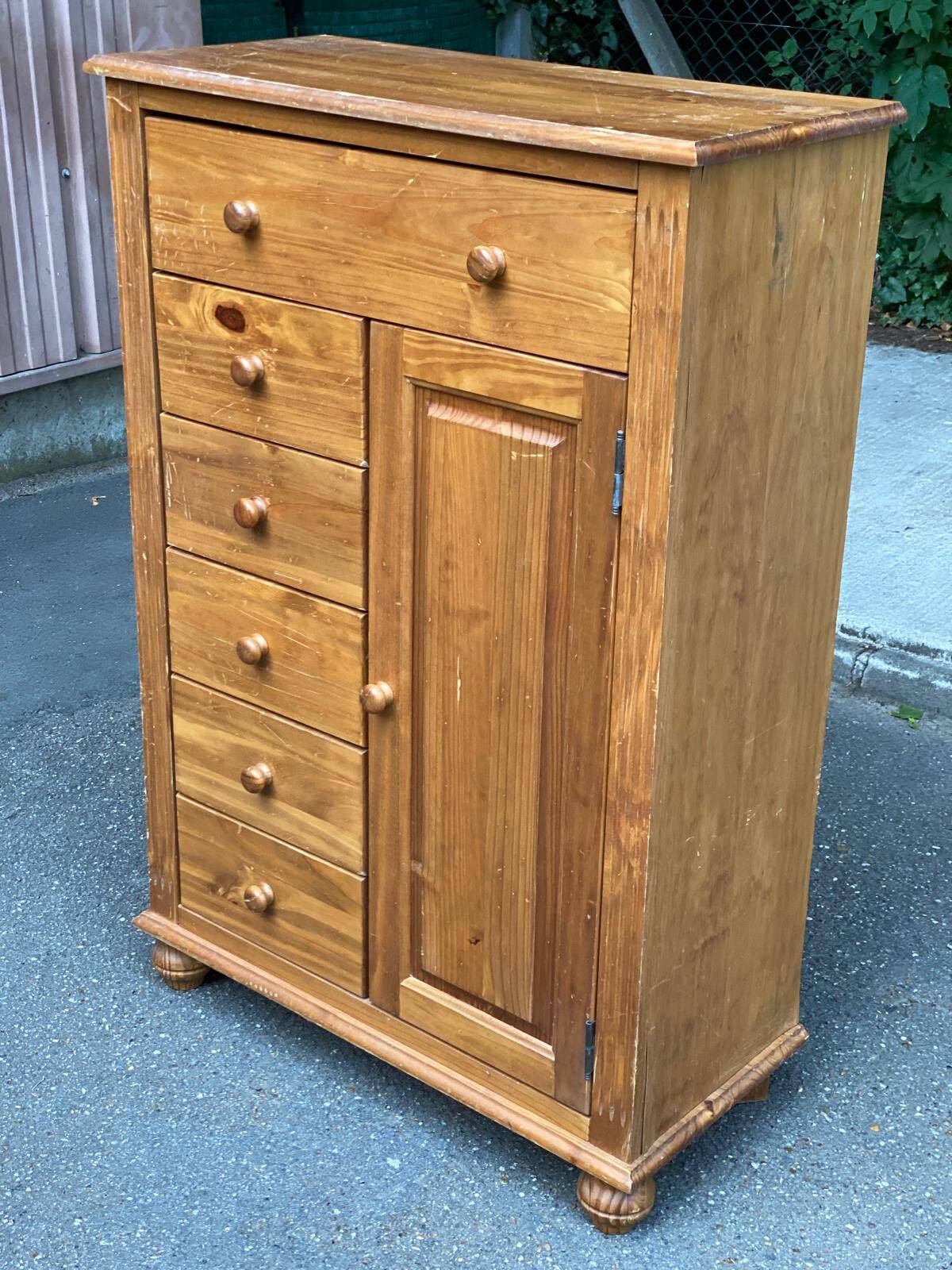 English wooden chest of drawers from the 80s