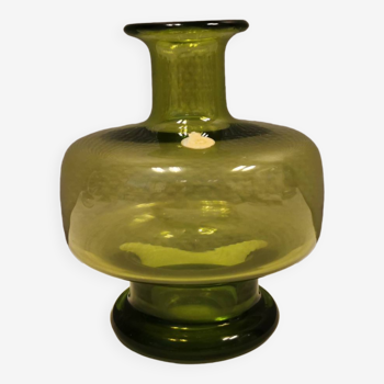 Vase en verre vert mai conçu par Per Lütken pour la verrerie Holmegaard Danemark en 1955.