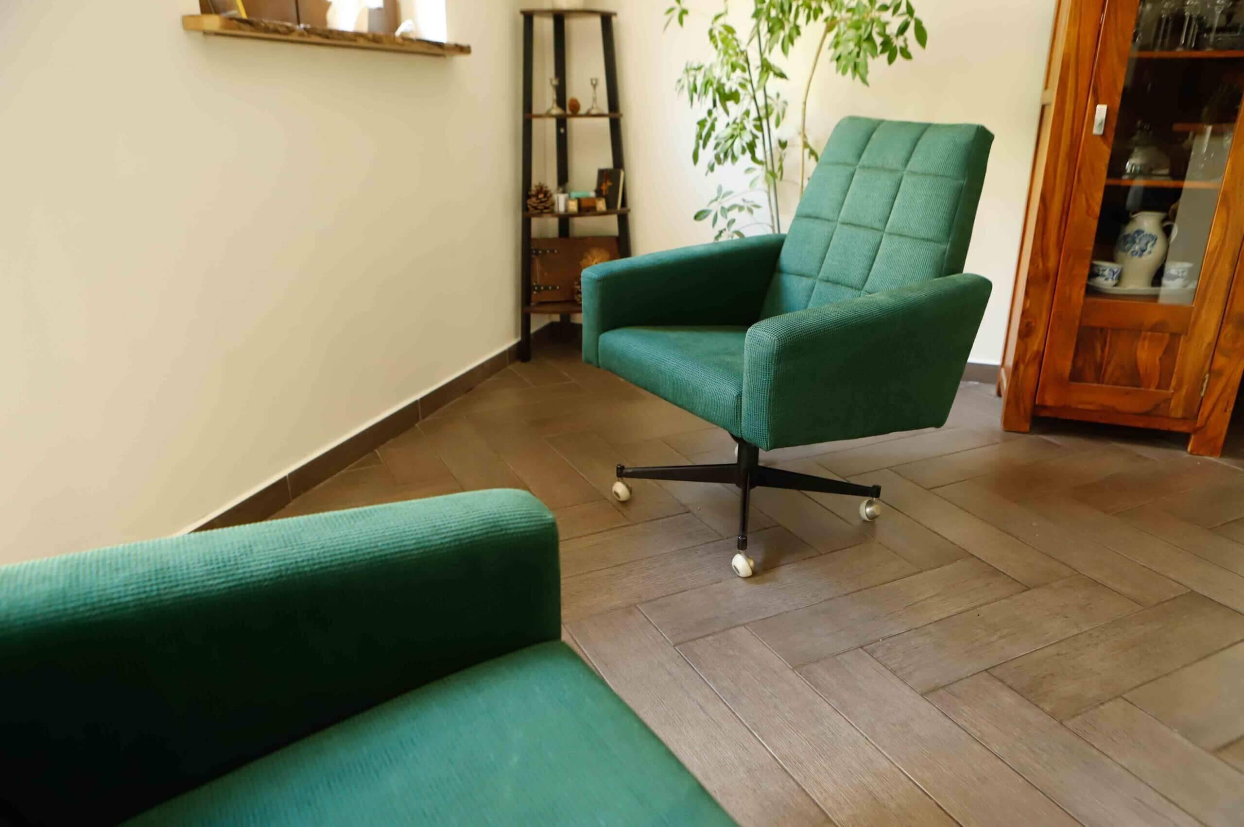 Pair of retro swivel chairs on casters