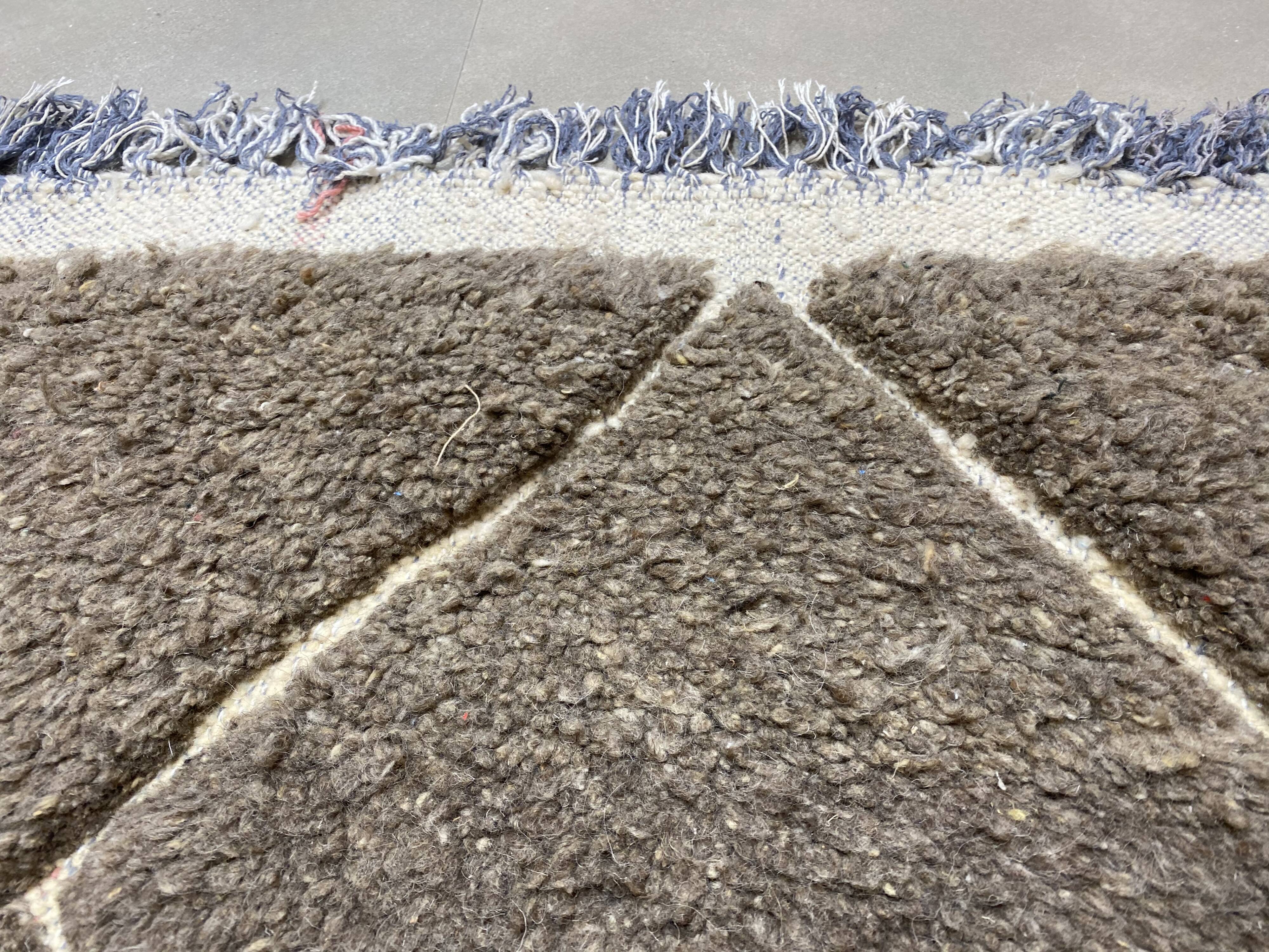Natural grey relief wool rug