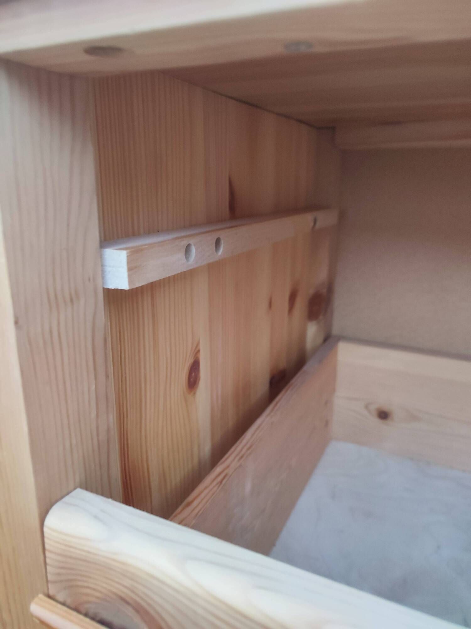 Old chest of drawers 3 drawers in vintage pine wood