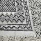 Hand-woven white and gray margoum rug