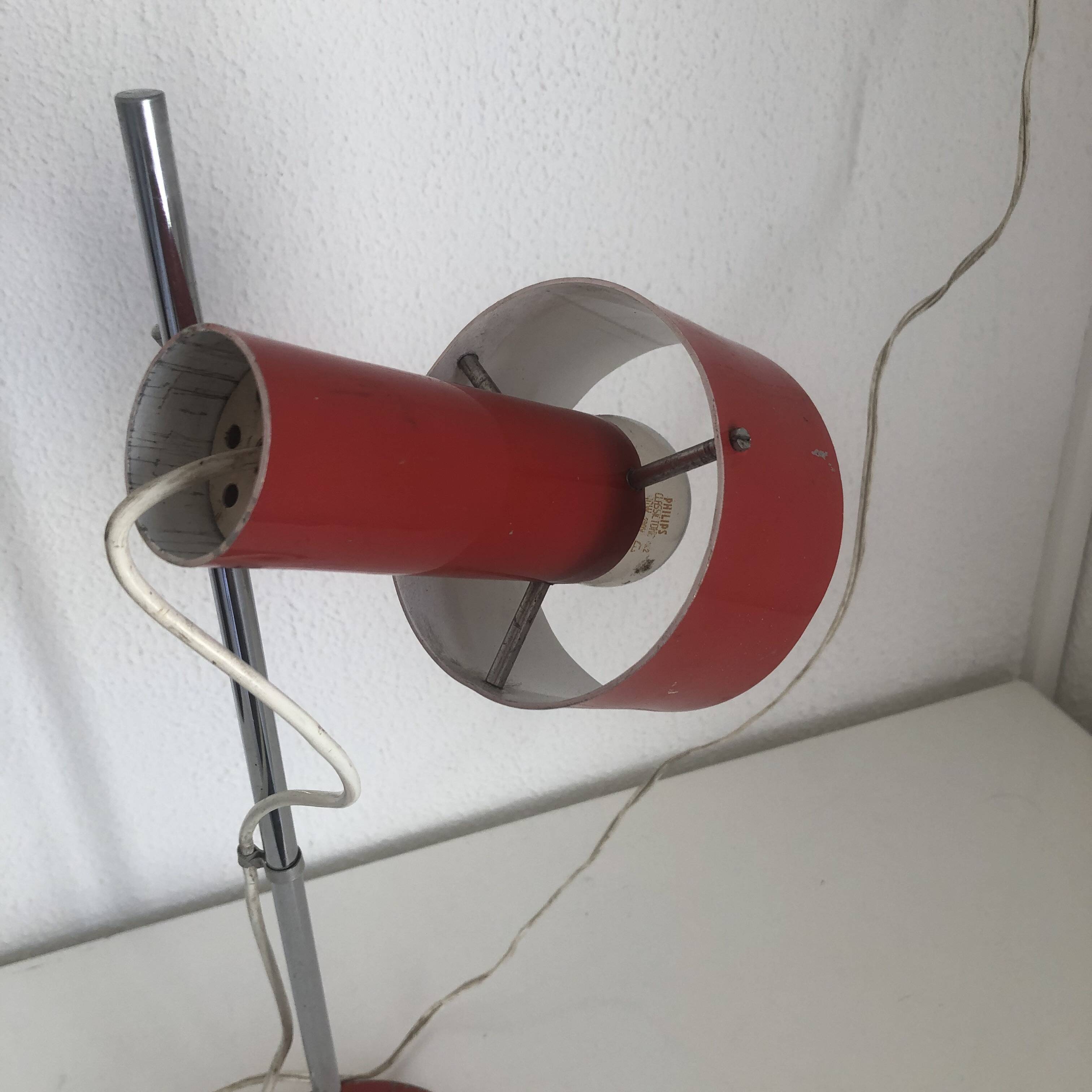 Lampe  vintage 1960 Monteuse Delmas rouge diable - 44 cm