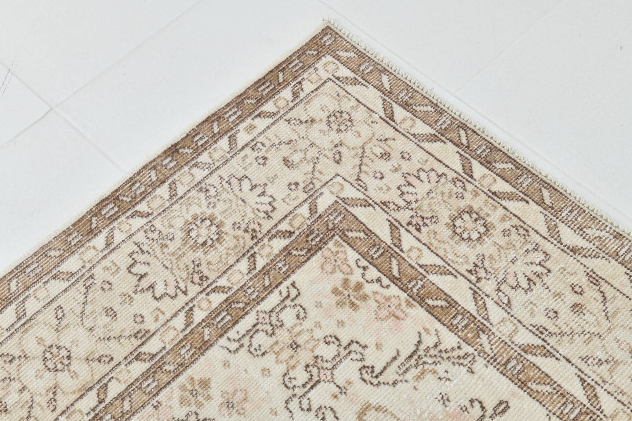 7x10 Floral Cream & Brown Vintage Rug, 212x317Cm
