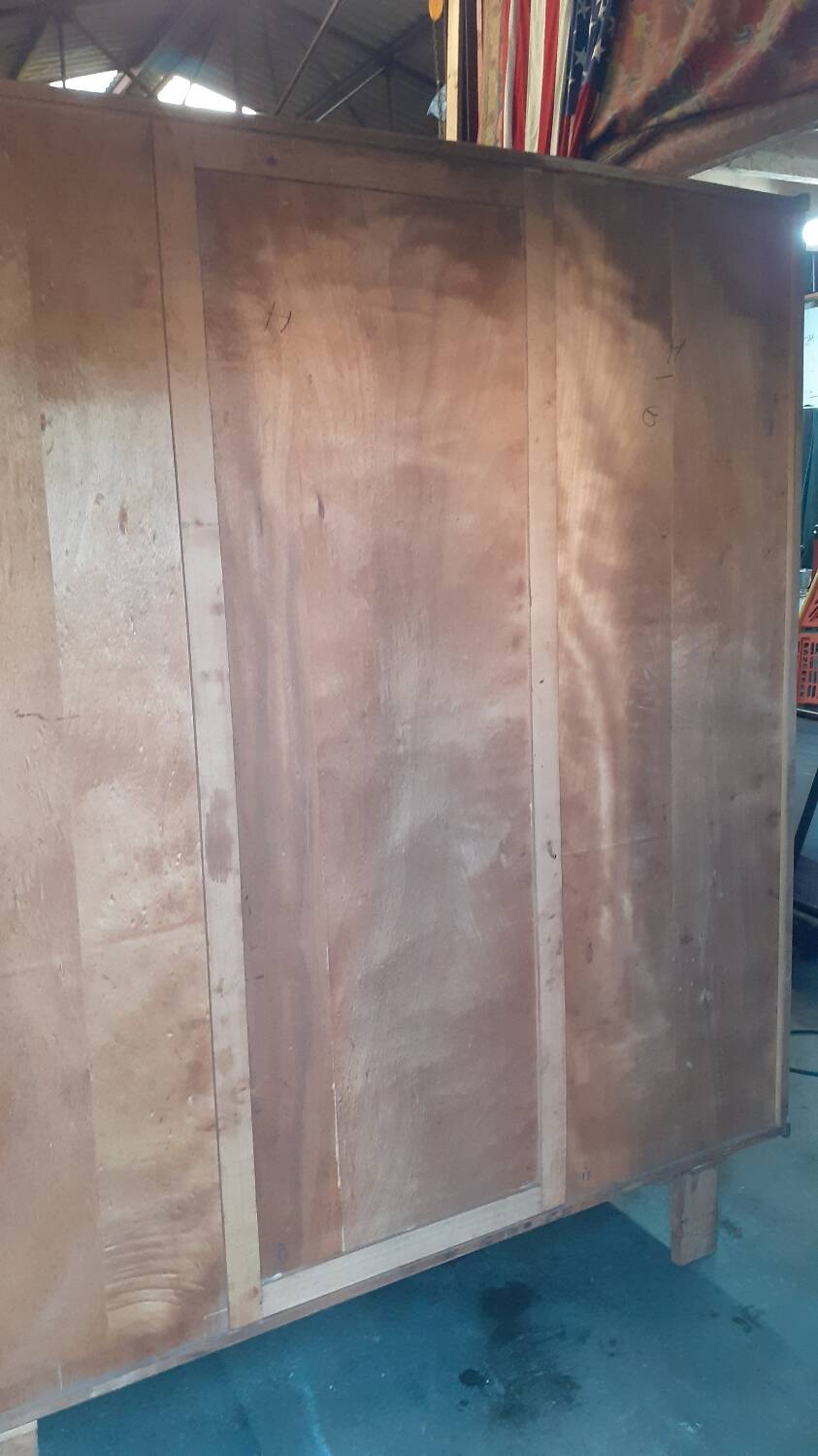 Compass feet cabinet