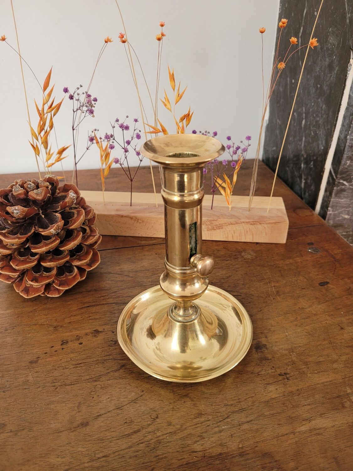 Push candle holder with hollow dish