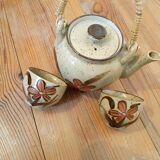 Teapot and cups