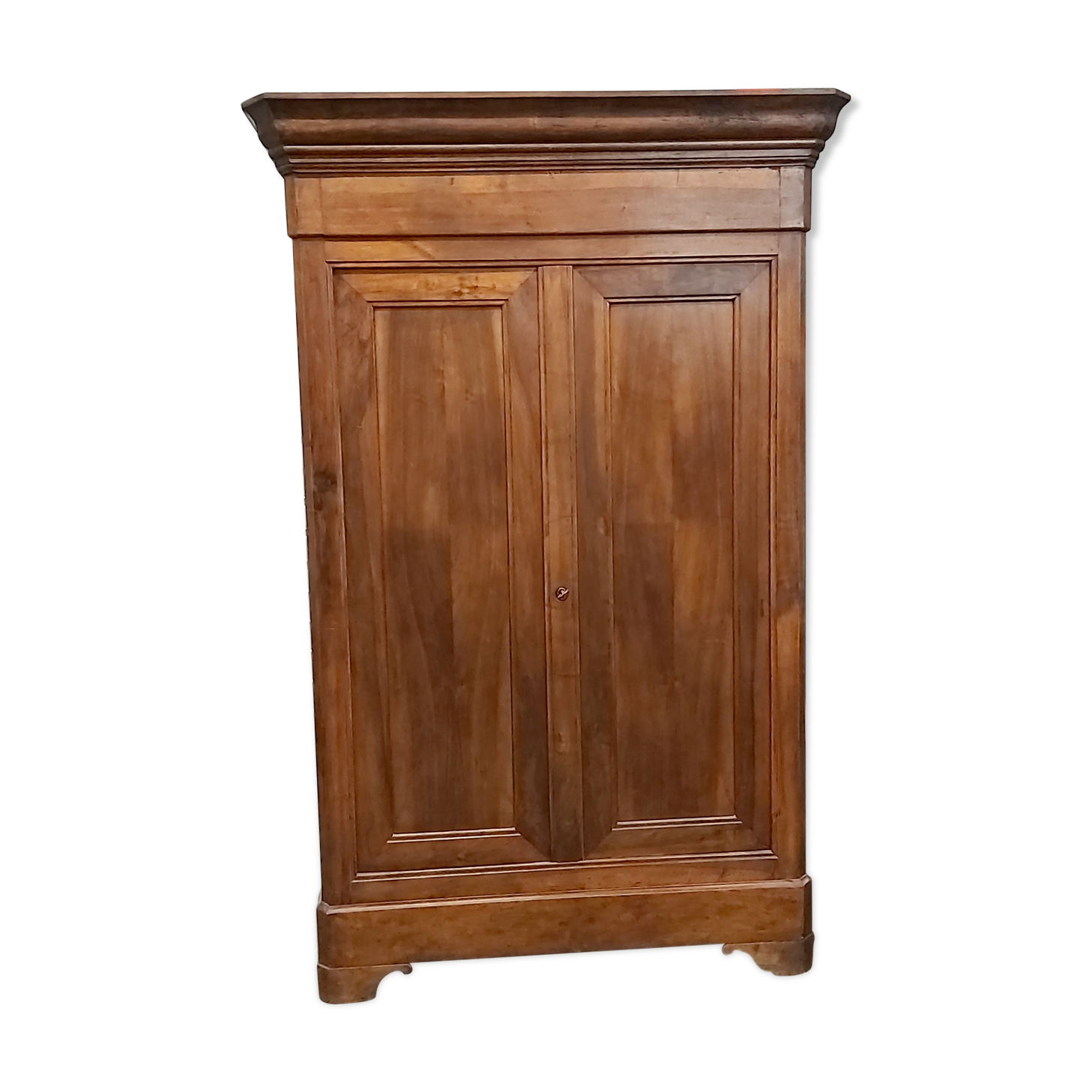 Walnut wardrobe 19th cty
