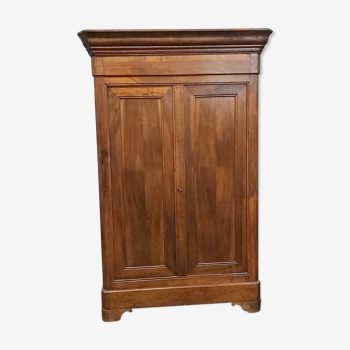 Walnut wardrobe 19th cty