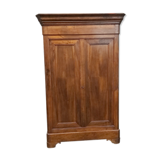 Walnut wardrobe 19th cty