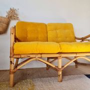 Banquette en rotin années 60 - velours jaune