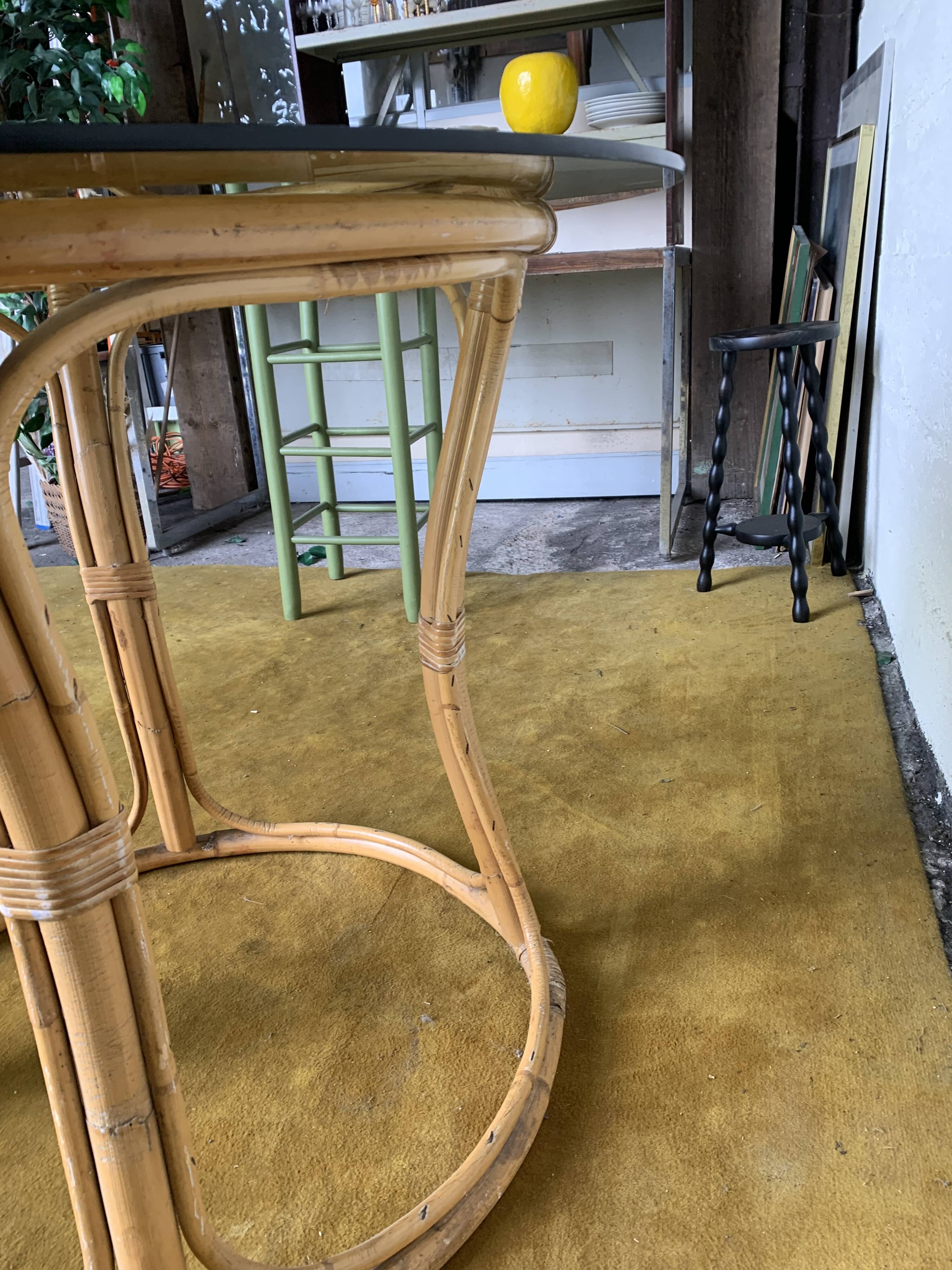 Round dining table with bamboo legs