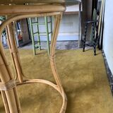 Round dining table with bamboo legs