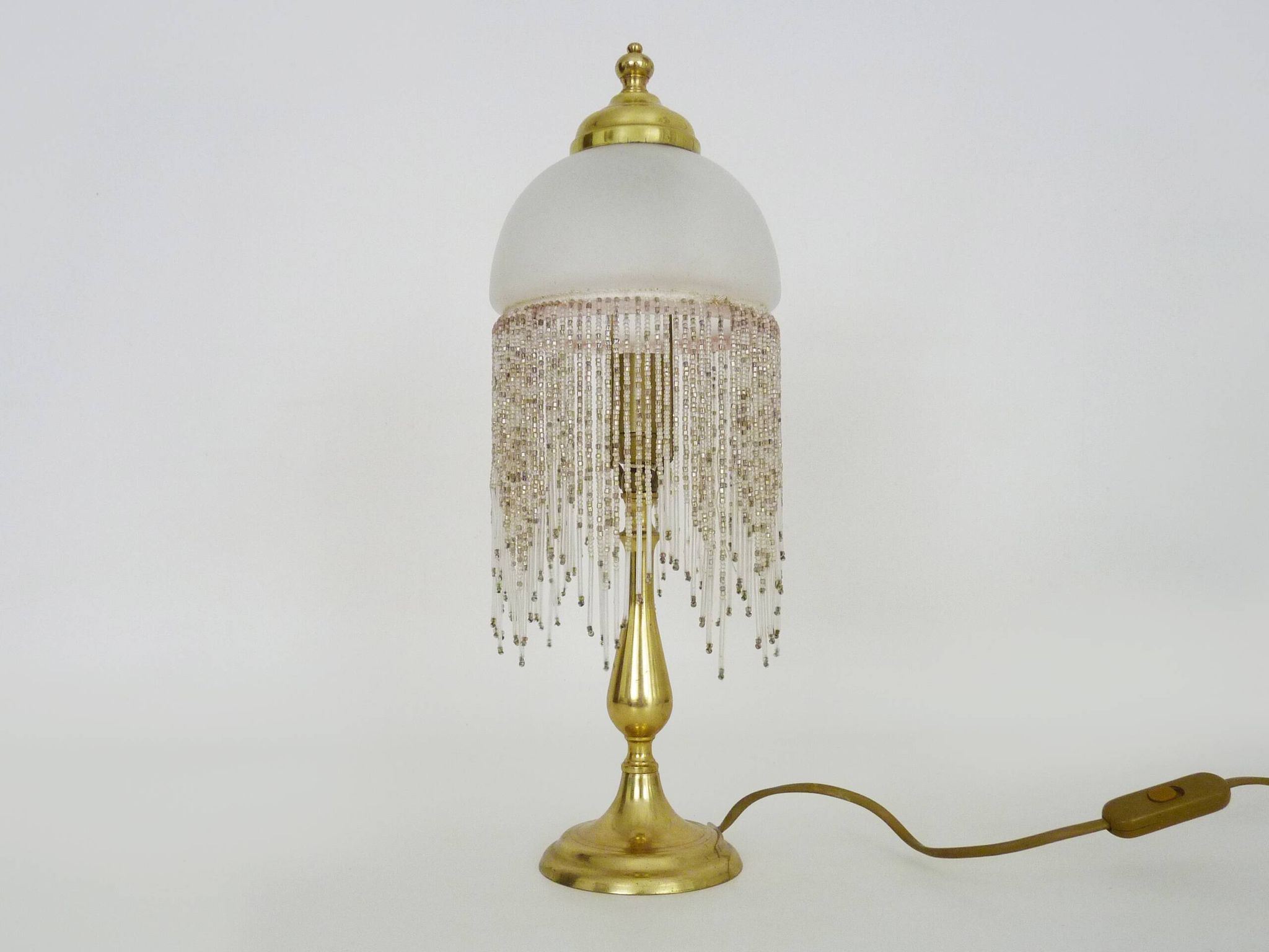 Table lamp, bedside lamp with pearls, speckled white globe in glass paste. 80s