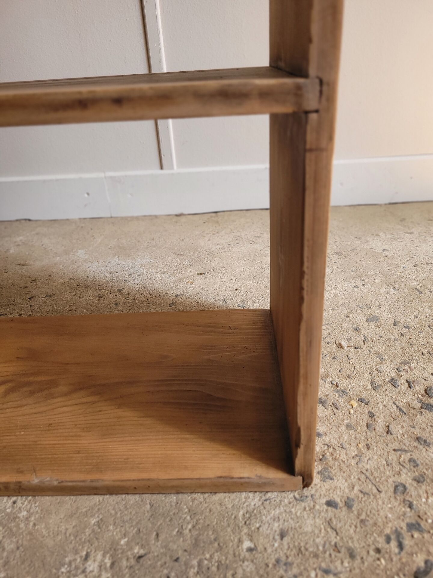 Étagère murale en bois