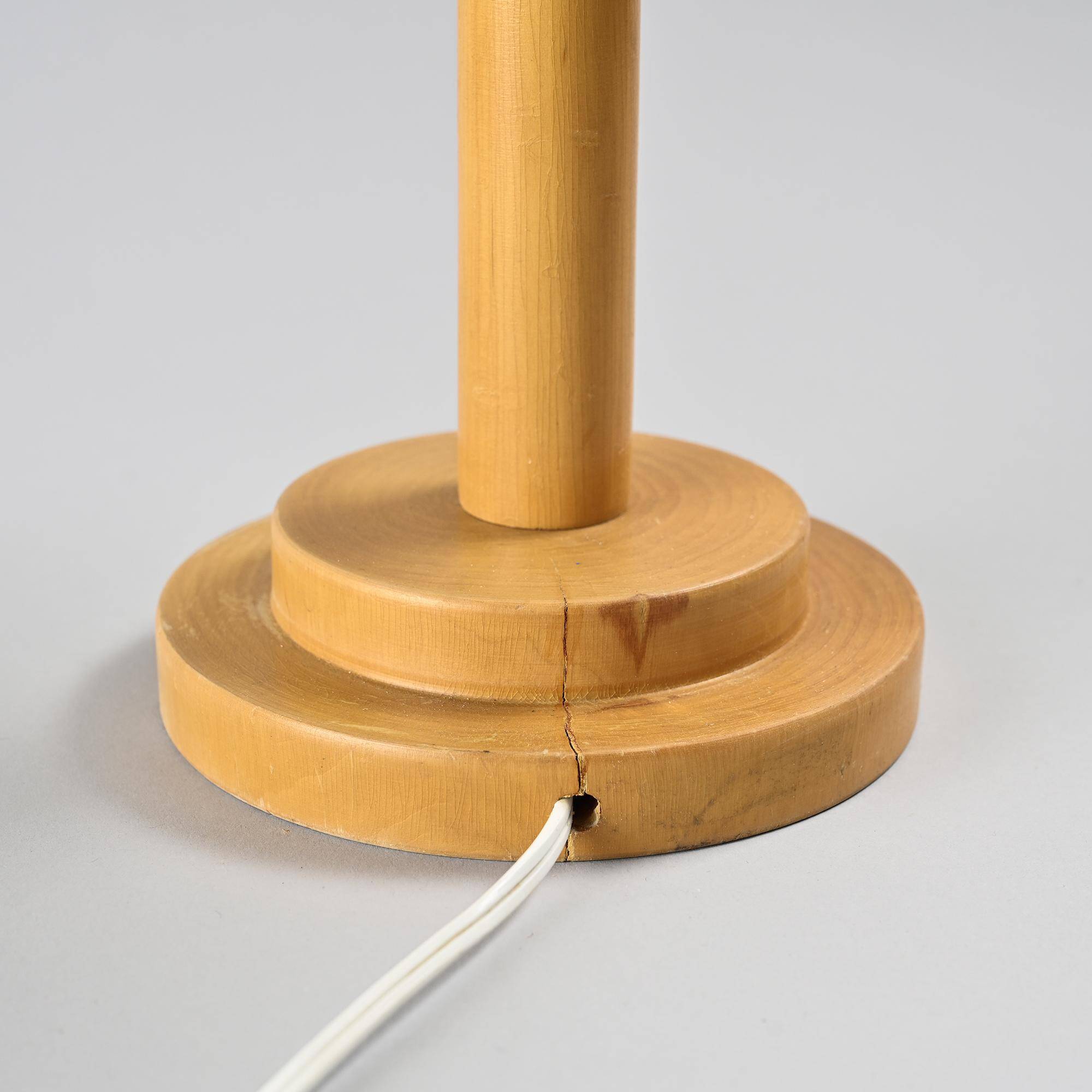 Turned wooden table lamp, French work, 1970s.
