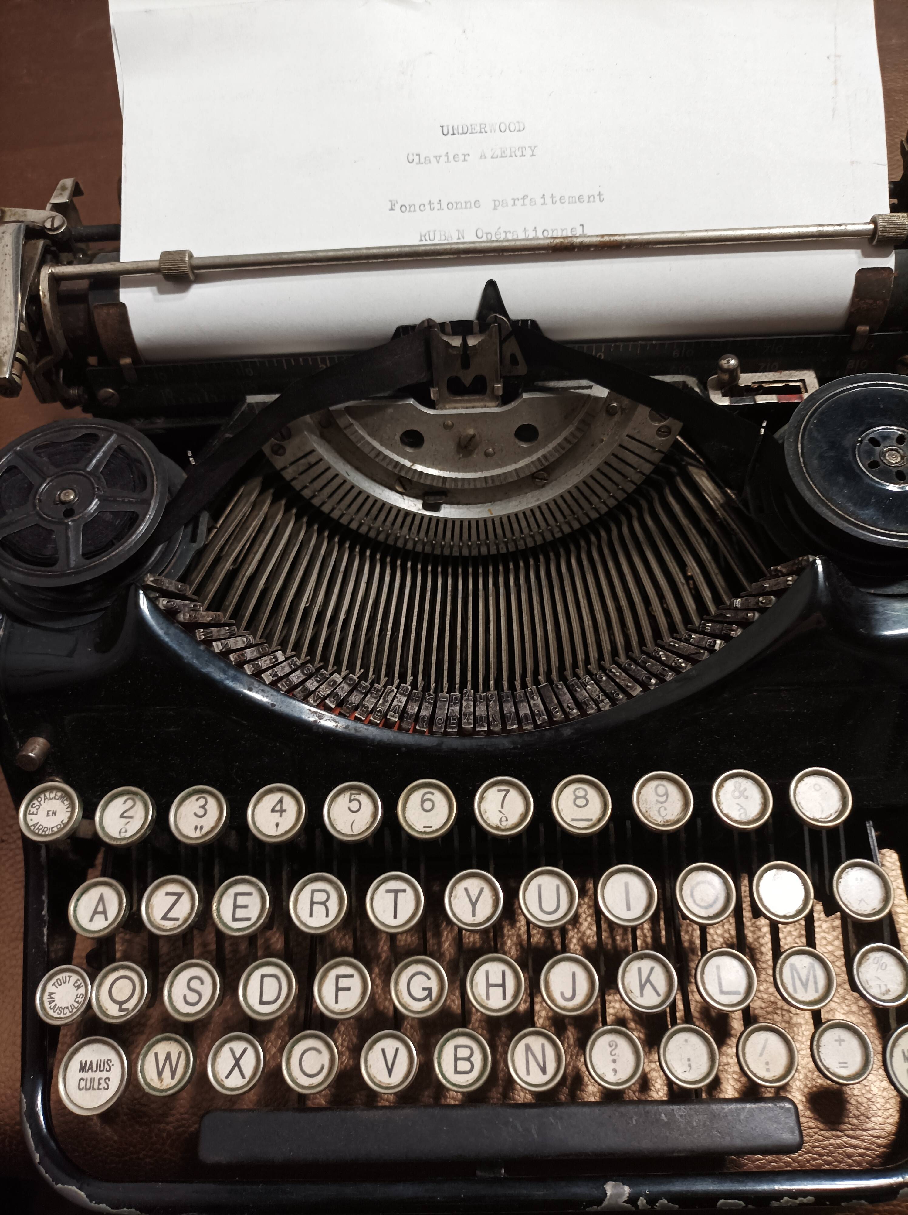 Old portable underwood typewriter