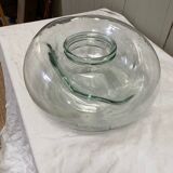 Bocal ancien en verre déformé