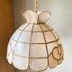 Suspension nacre et laiton