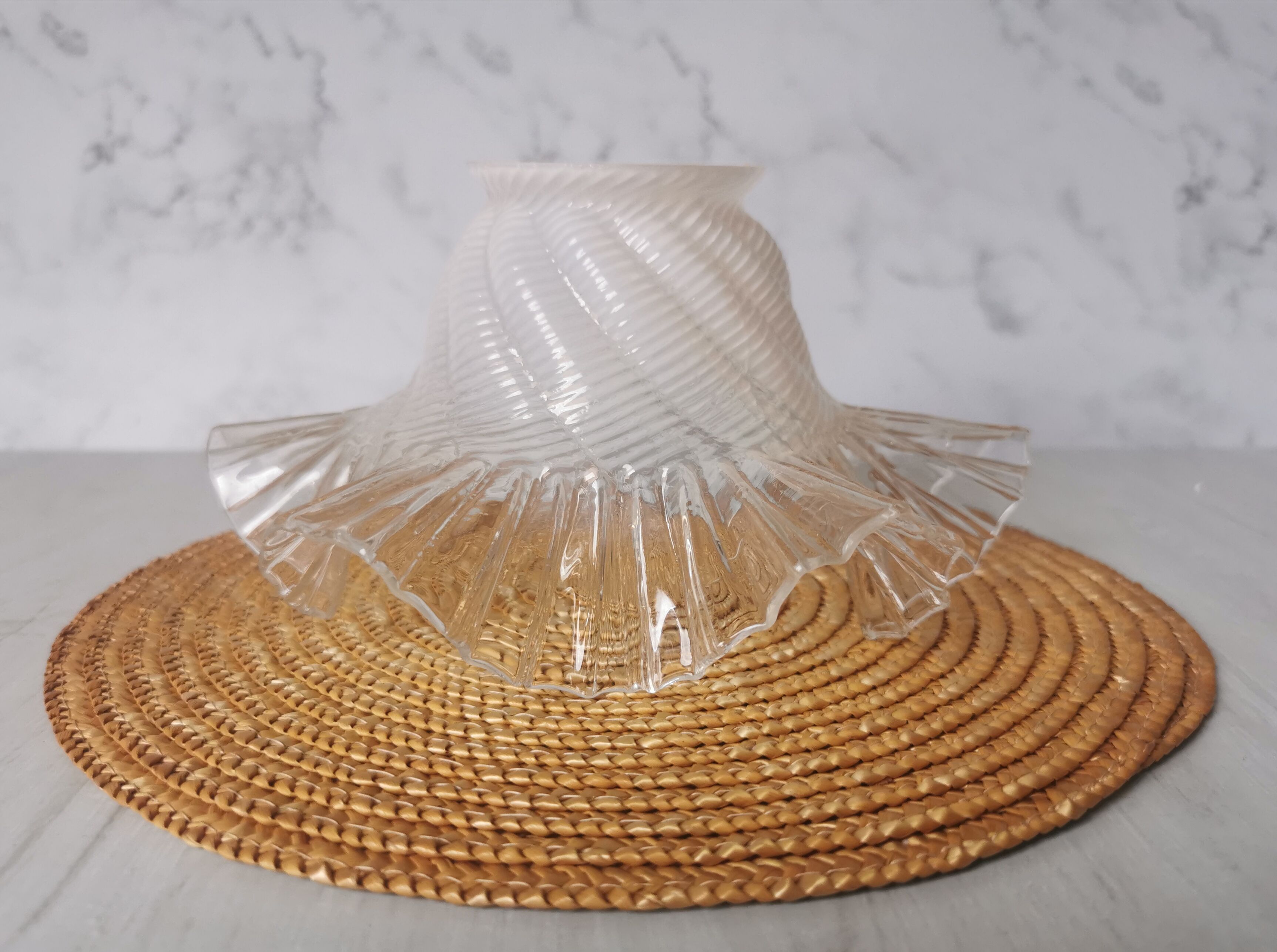 Tulip lamp opalescent glass