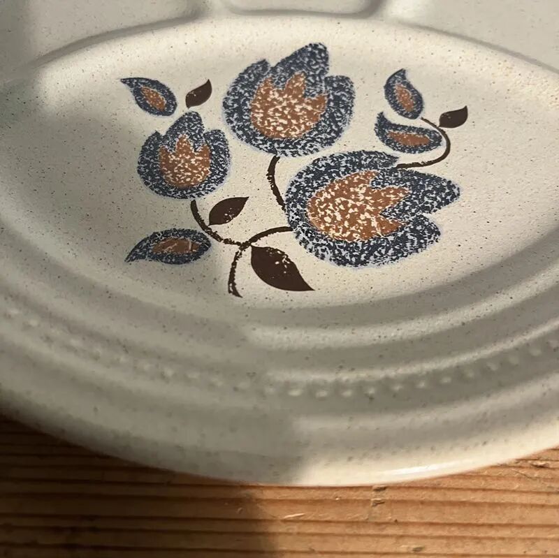 Vintage fondue plates