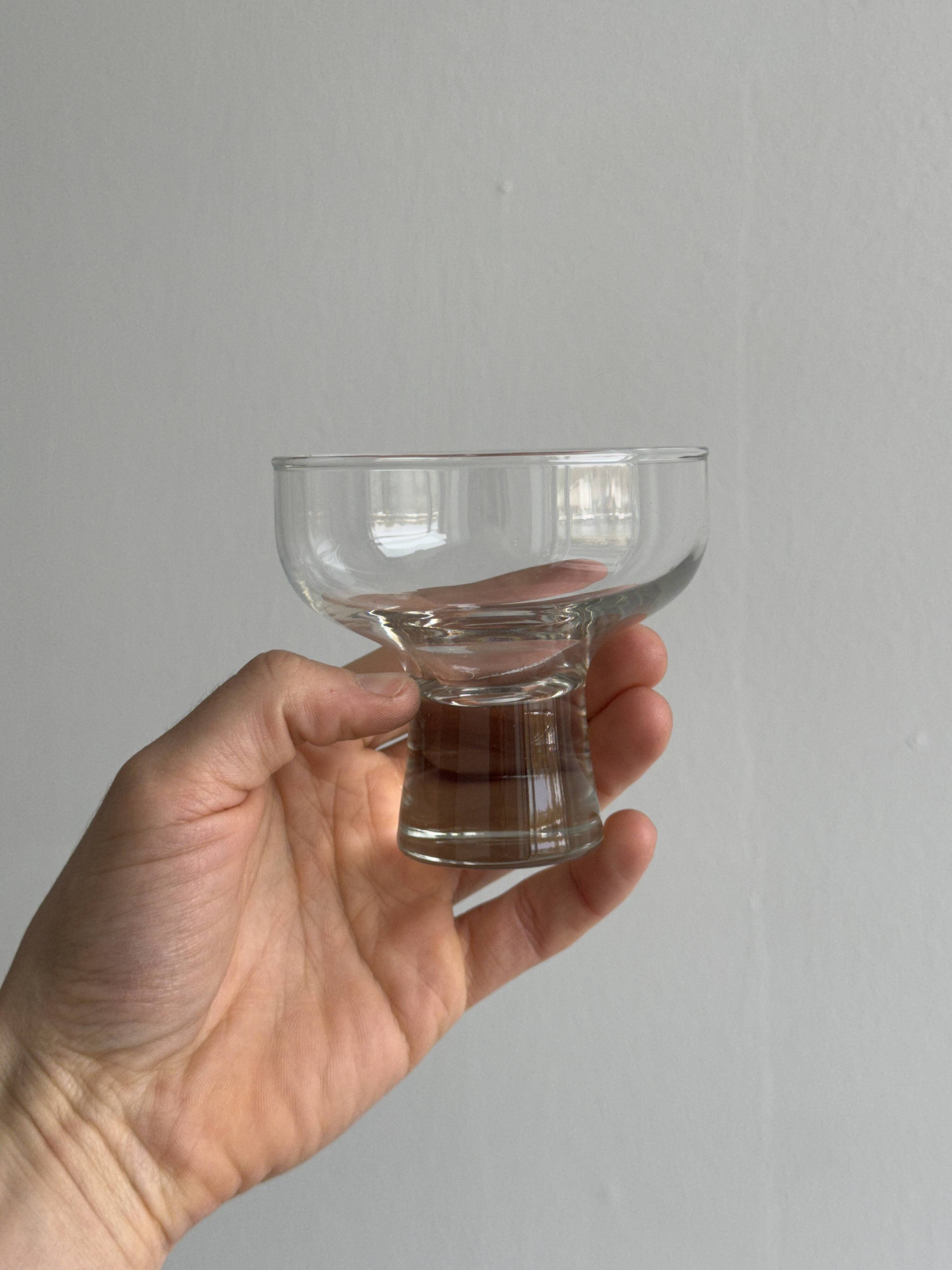 5 verres sur pied en verre épais