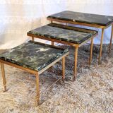 Pull-out tables in gilded metal and green marble – 60s/70s