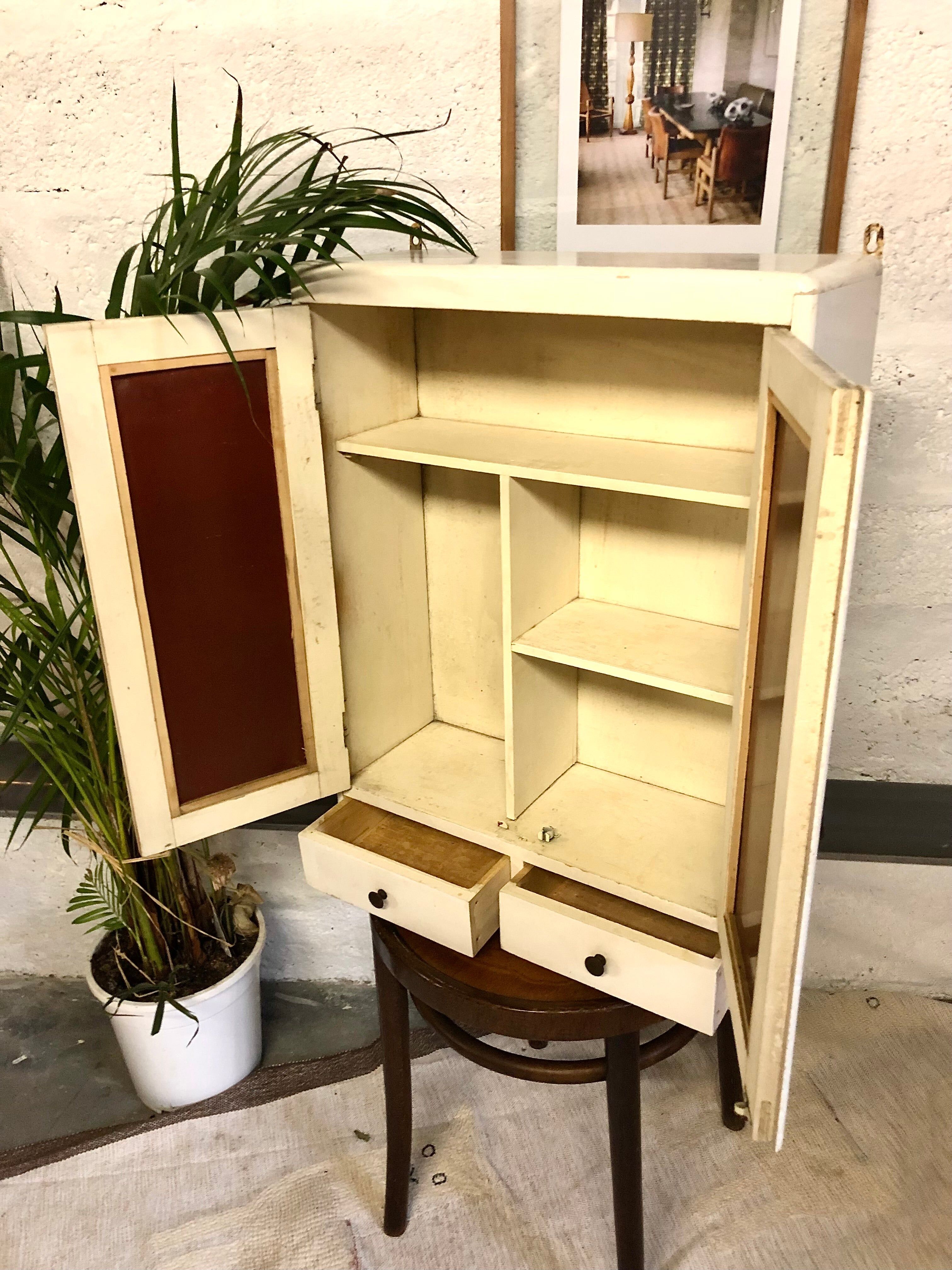 Armoire à pharmacie vintage