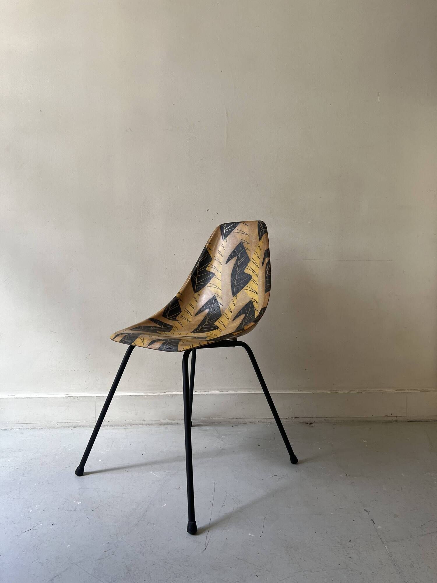 Chair in fibreglass and metal by René-Jean Caillette, stork design, 1950.
