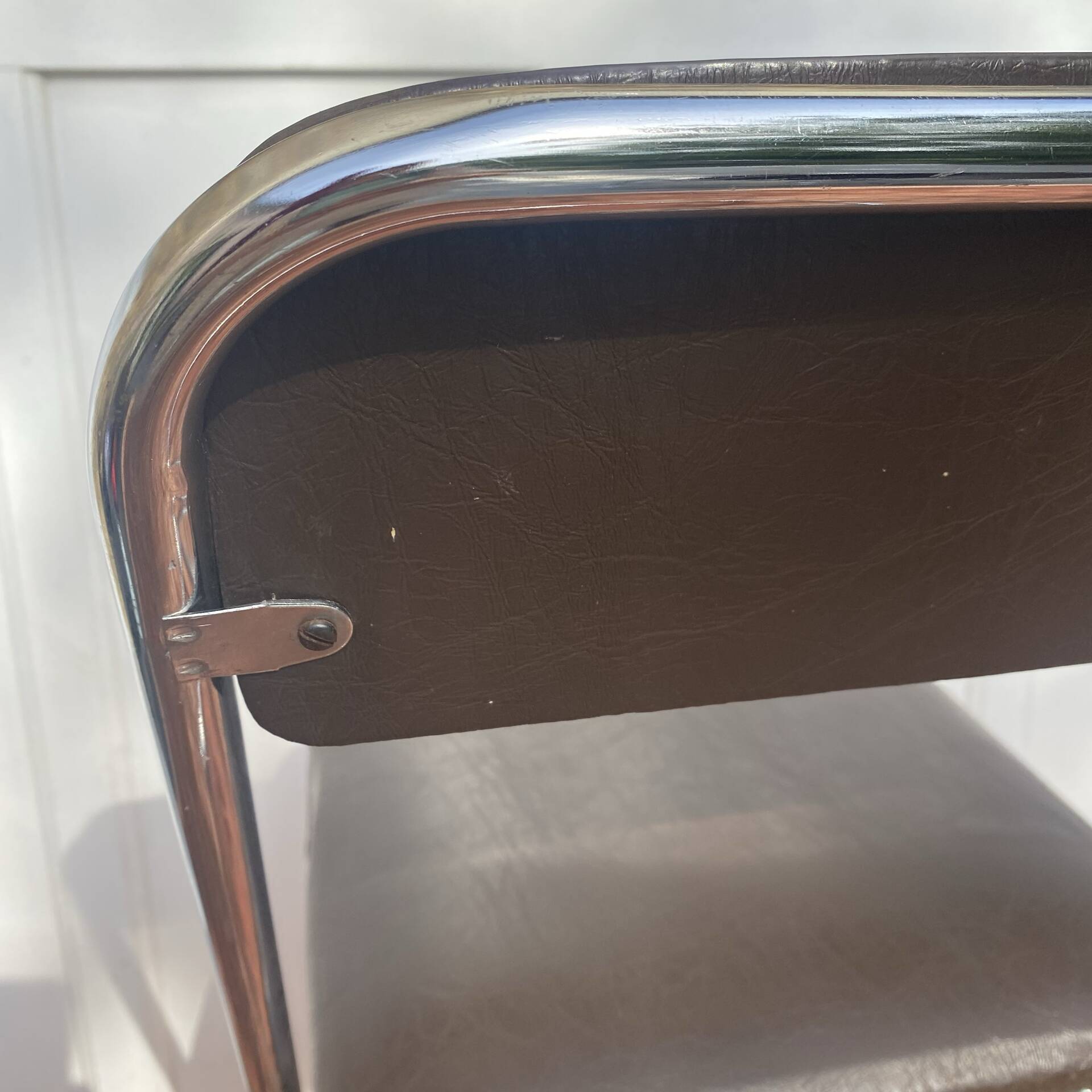 Chaise pliante en Skaï et chrome , années 70