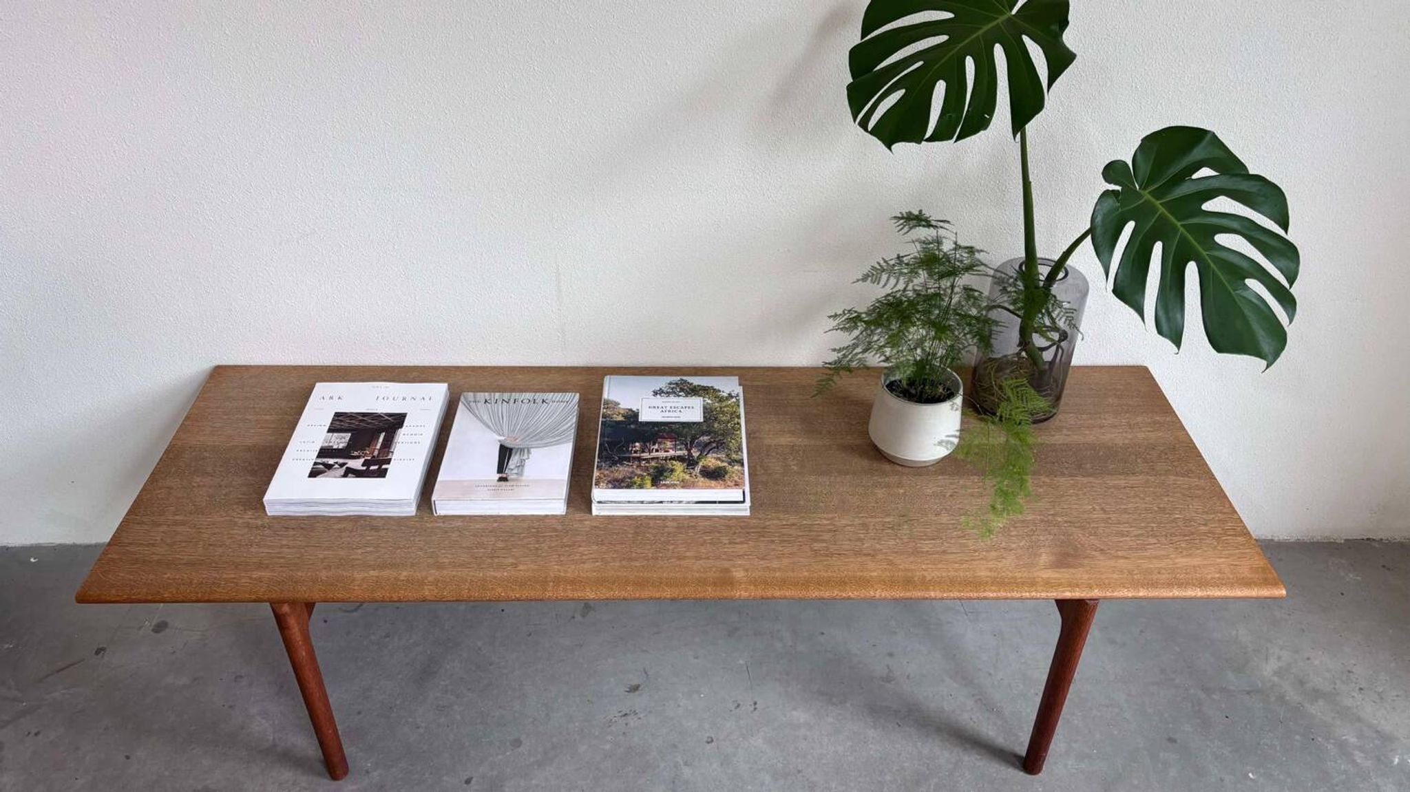 Table basse vintage Hans J Wegner en chêne