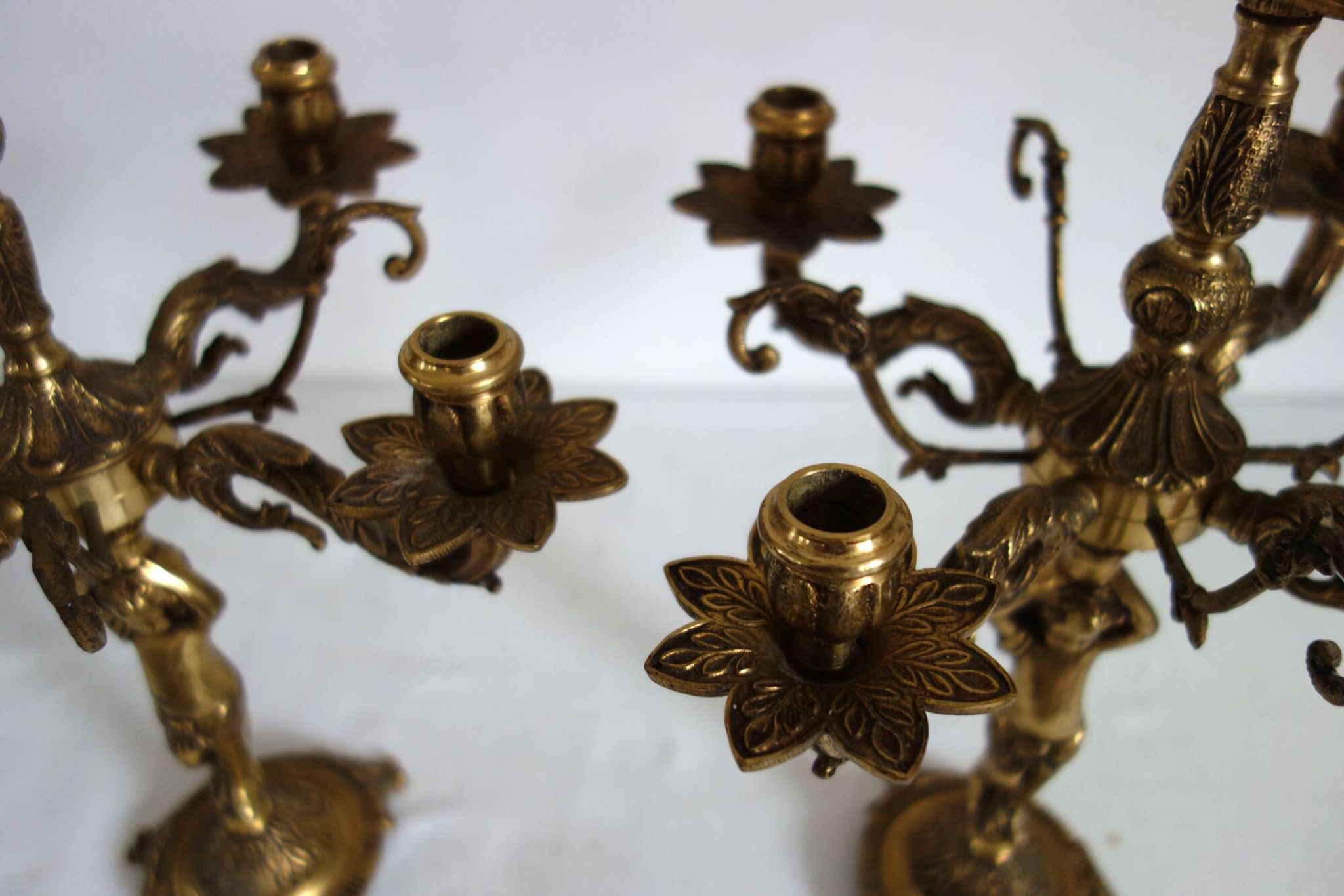 Paire de chandeliers chérubins en bronze doré début xxème