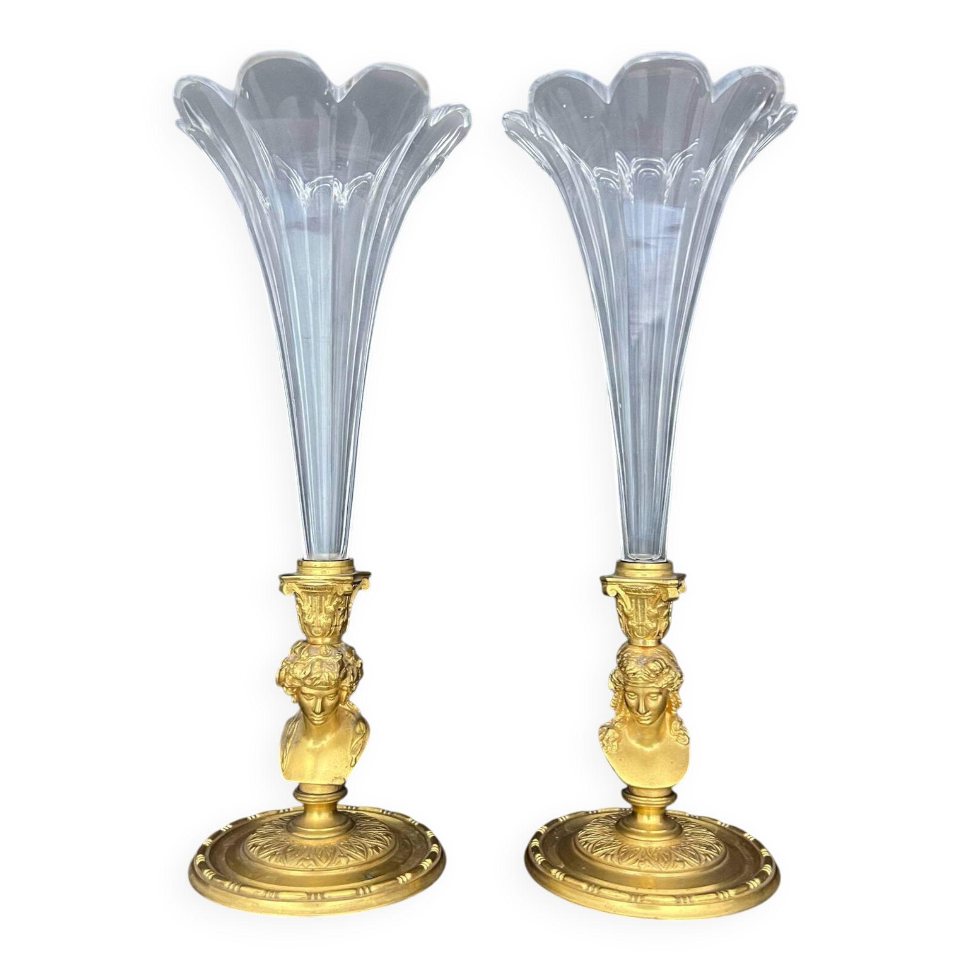 Paire de vases cornets en cristal taillé et bronze doré, de style Empi