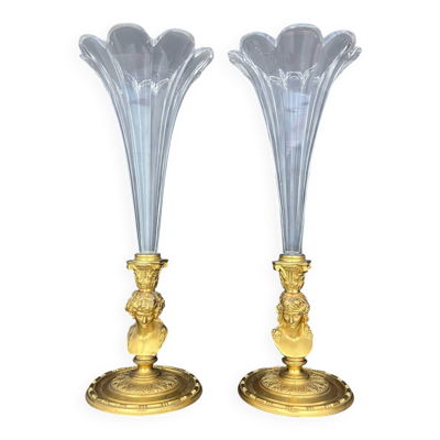 Paire de vases cornets en cristal taillé et bronze doré, de style Empi