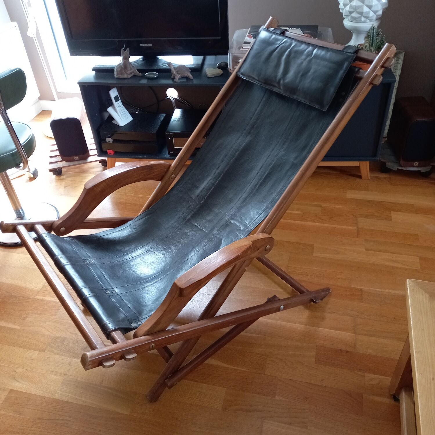 Leather deckchair