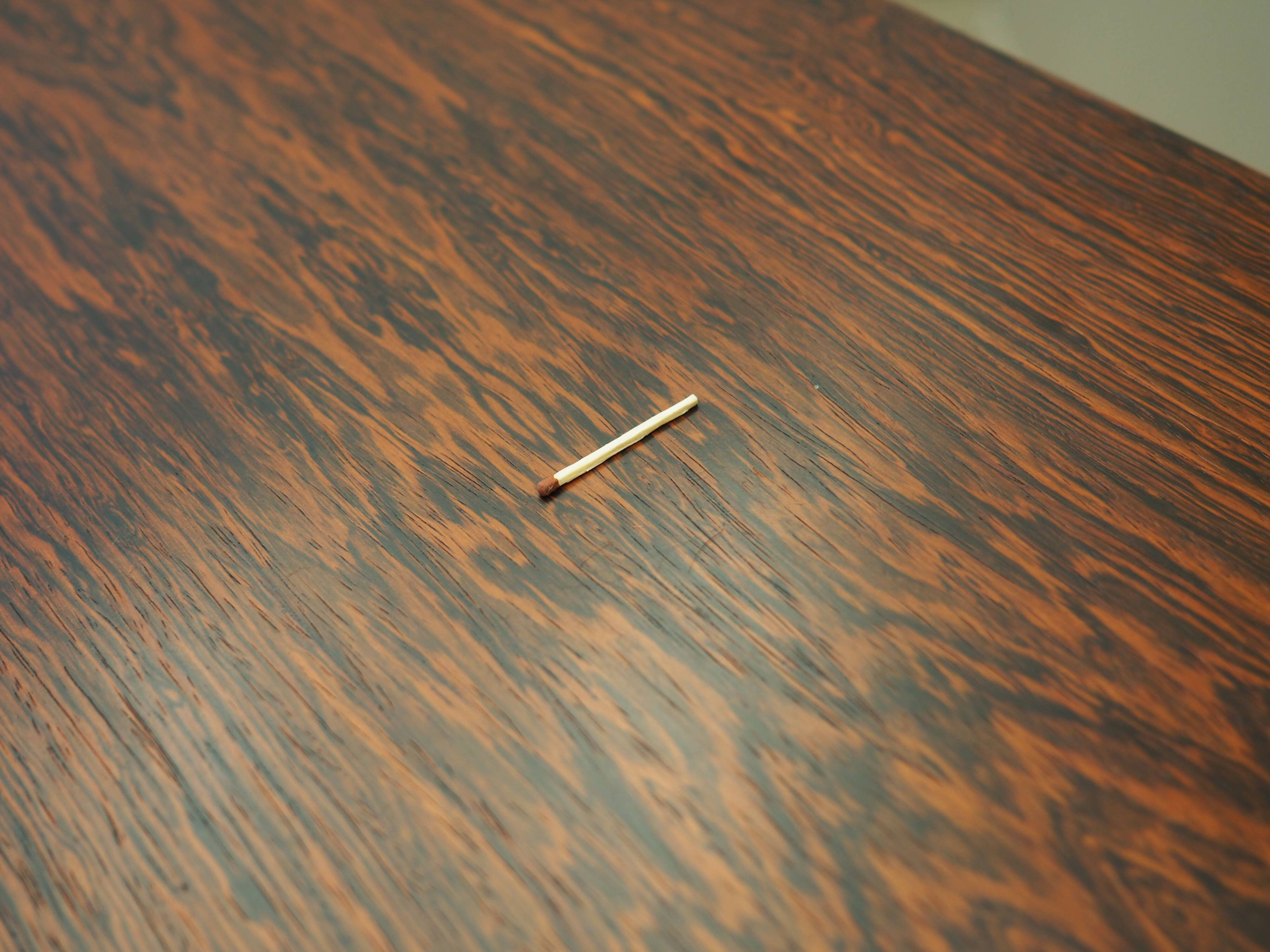 Buffet haut en palissandre, design danois, années 1960, designer : Johannes Andersen, fabrication : Skaaning Furnitu