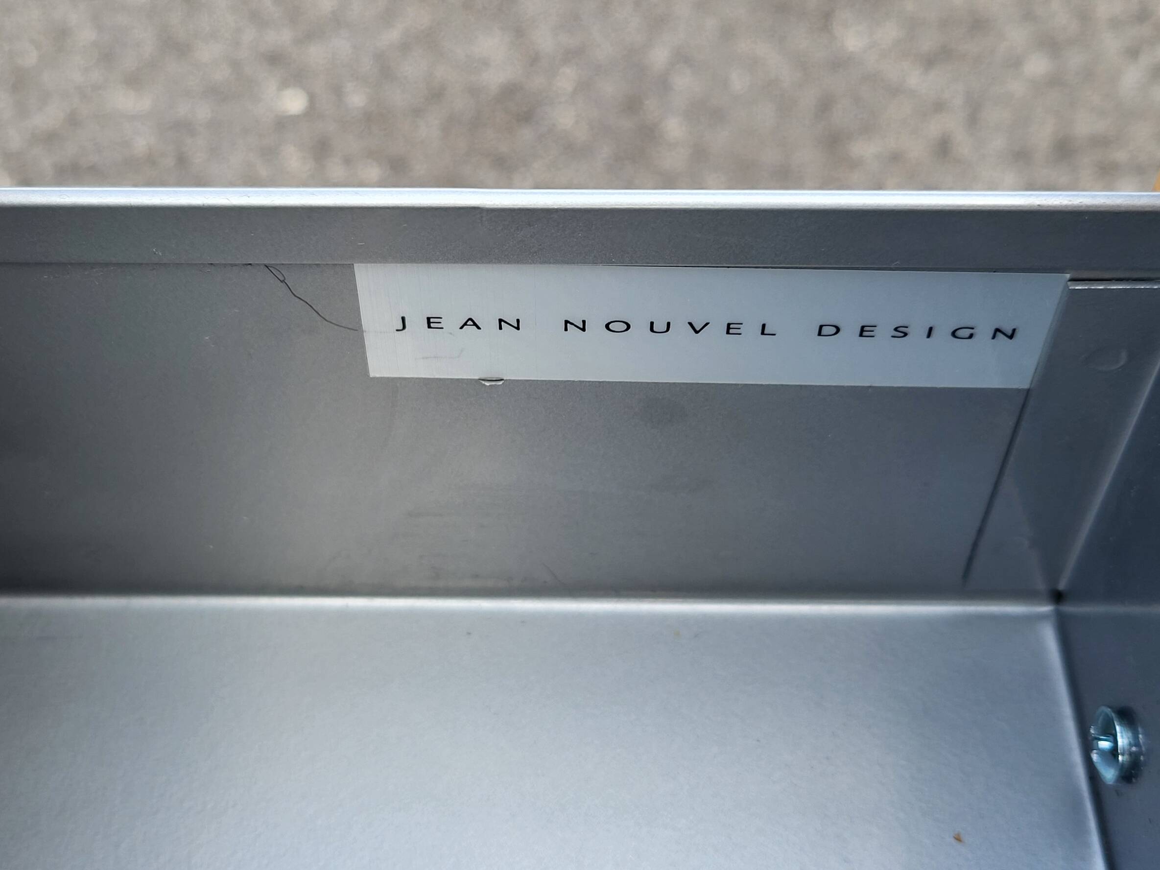 Jean Nouvel desk, Ligne Roset edition, with its original lamp, created for Relais & Châteaux in 1980.