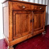 Large crédence buffet en noyer à patine brune milieu xixe de style  brutaliste