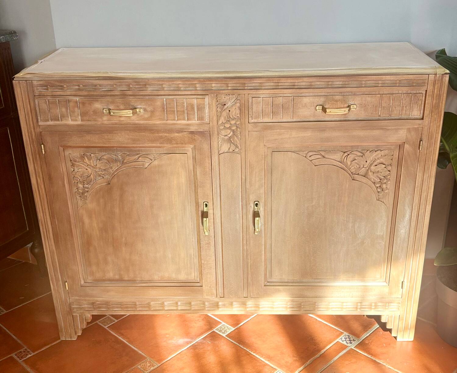 Buffet Art Déco des années 40 en bois massif blanchi – restaurer