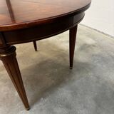 Extendable mahogany round table in Louis XVI style