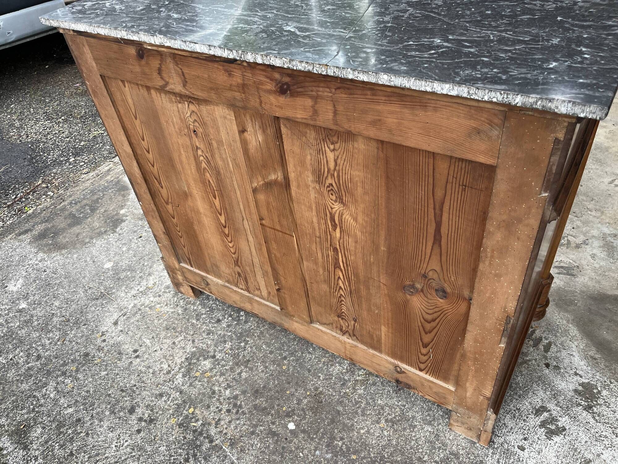 Antique Louis-Philippe elm burl chest of drawers, four drawers