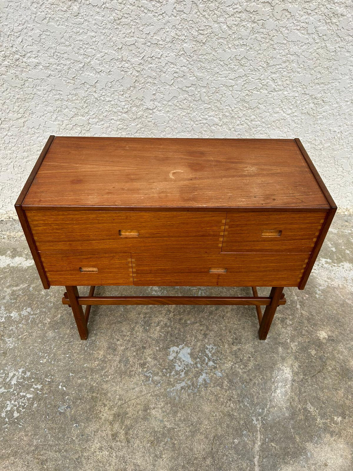 Scandinavian chest of drawers 4 drawers