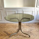 Table ronde en verre fumé et chrome