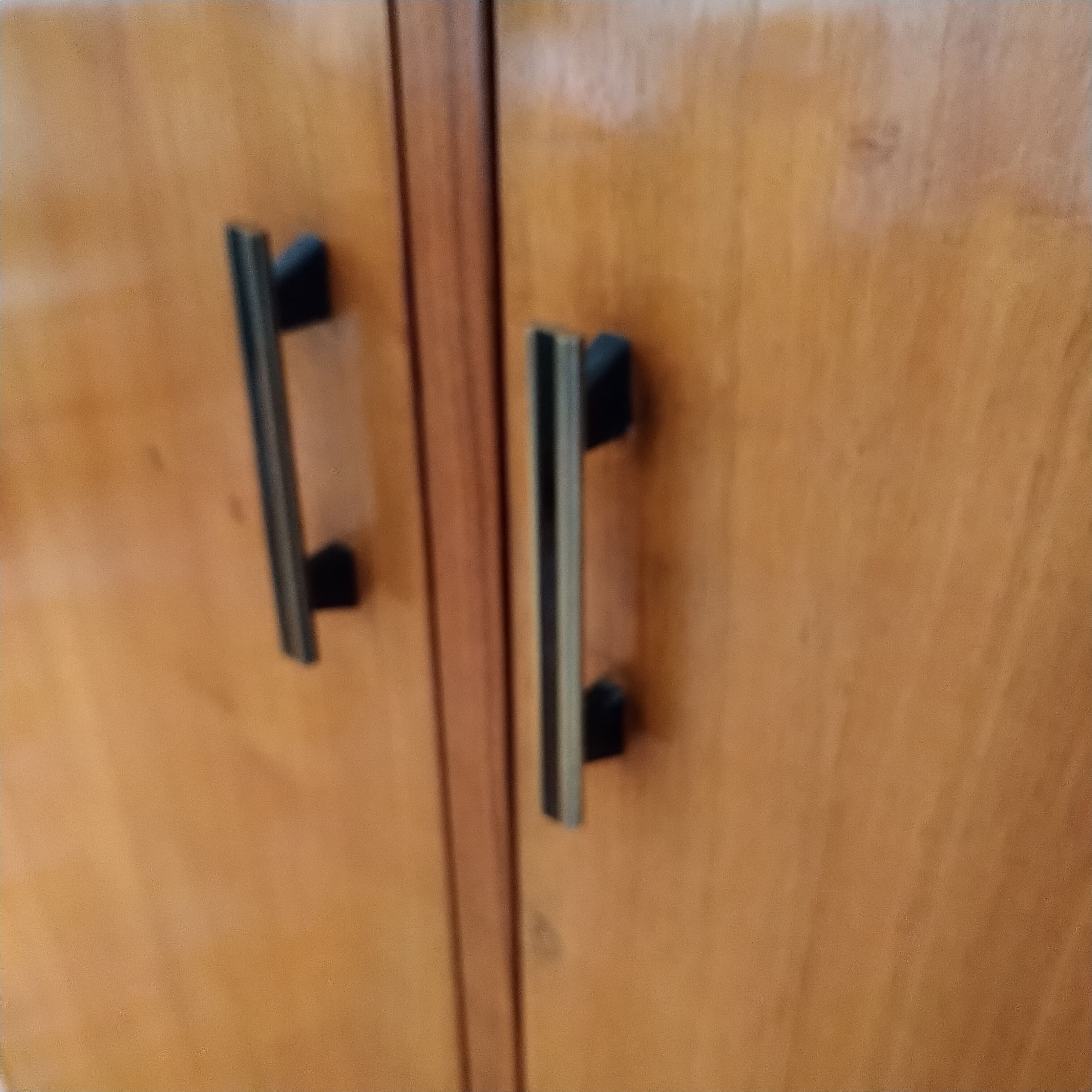 Asymmetrical cabinet