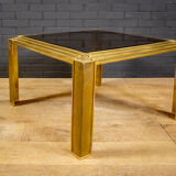 Table basse en laiton et verre.