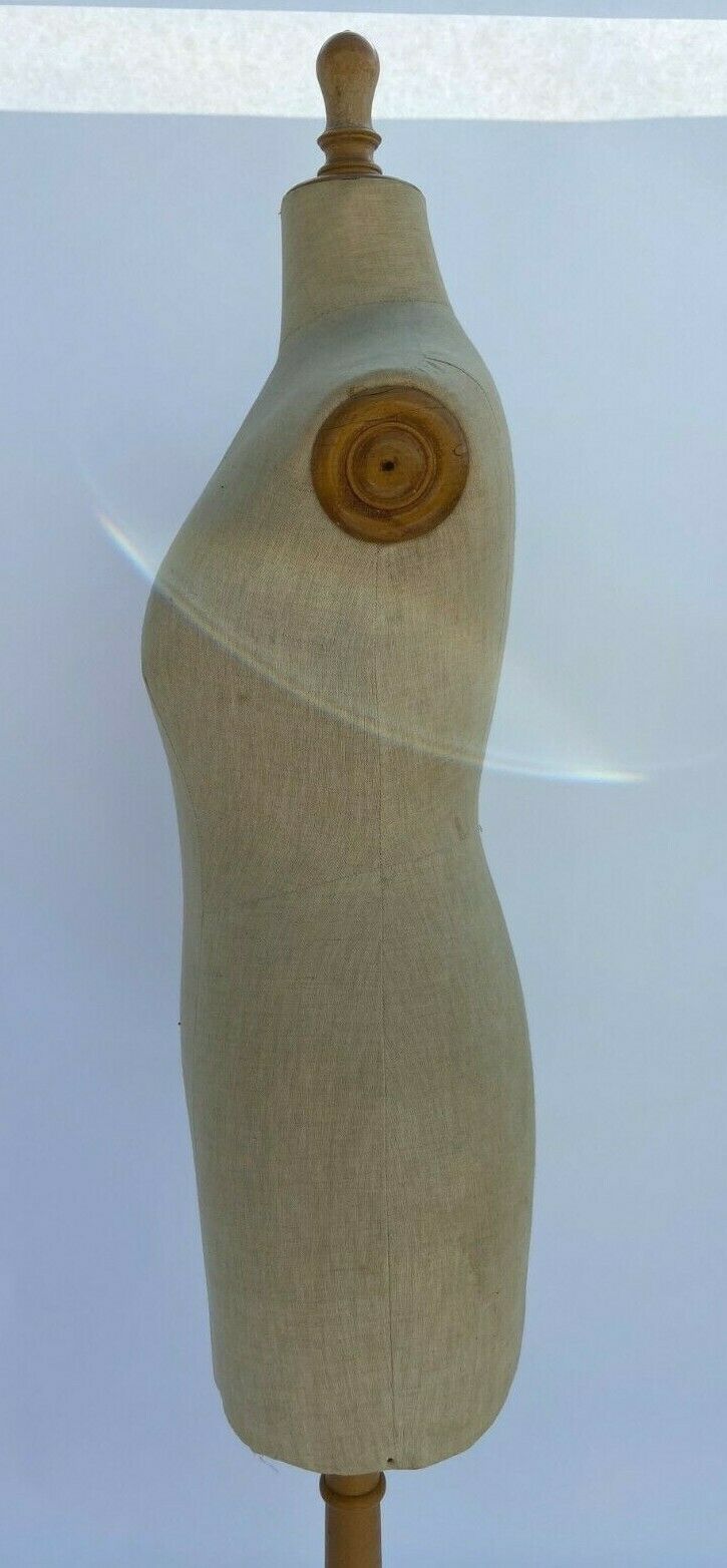 Mannequin of couture 1900 fabric structure wood