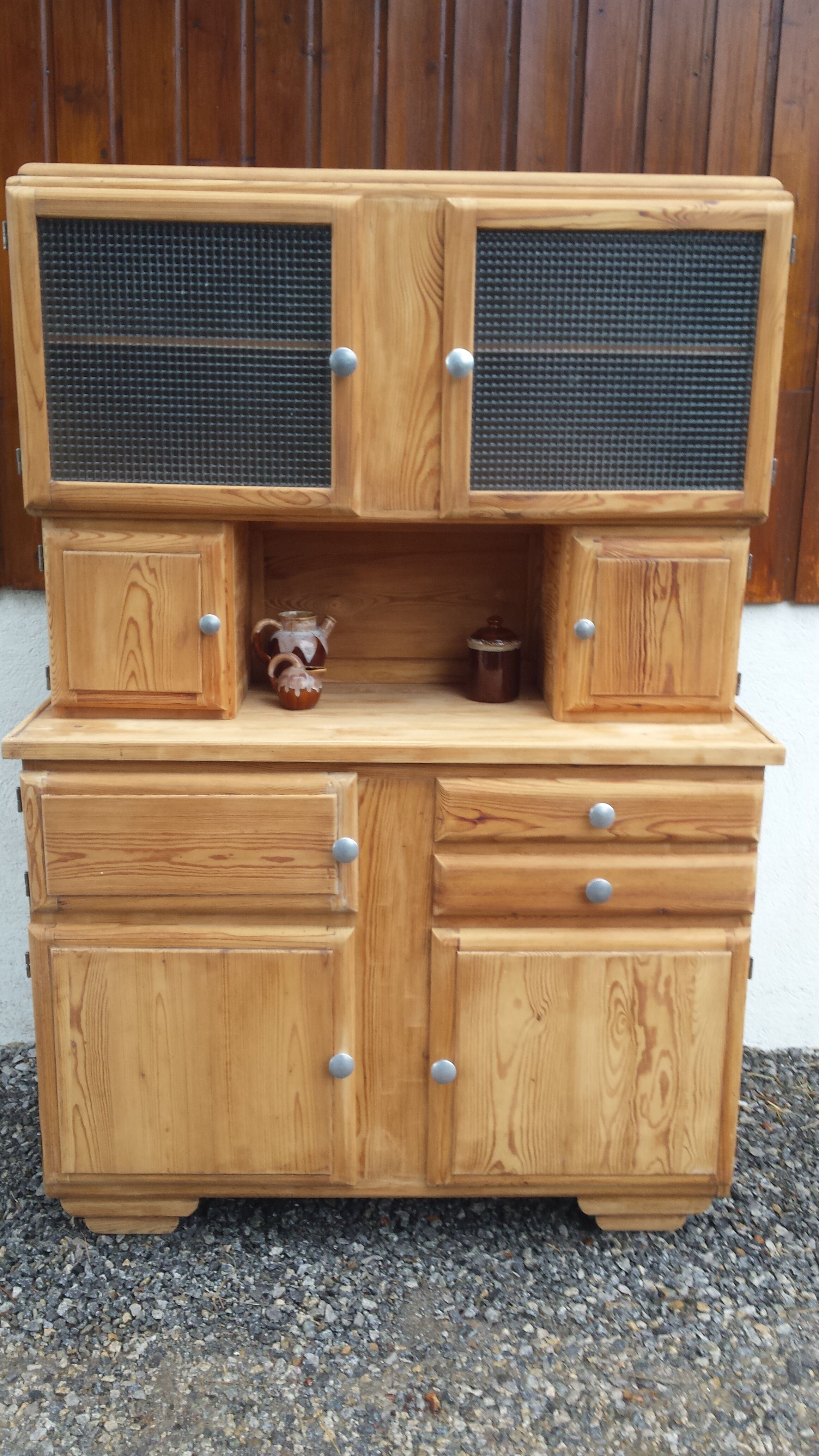 Honey-coloured mado buffet