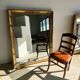 Miroir doré style Restauration à décor de palmettes étirées