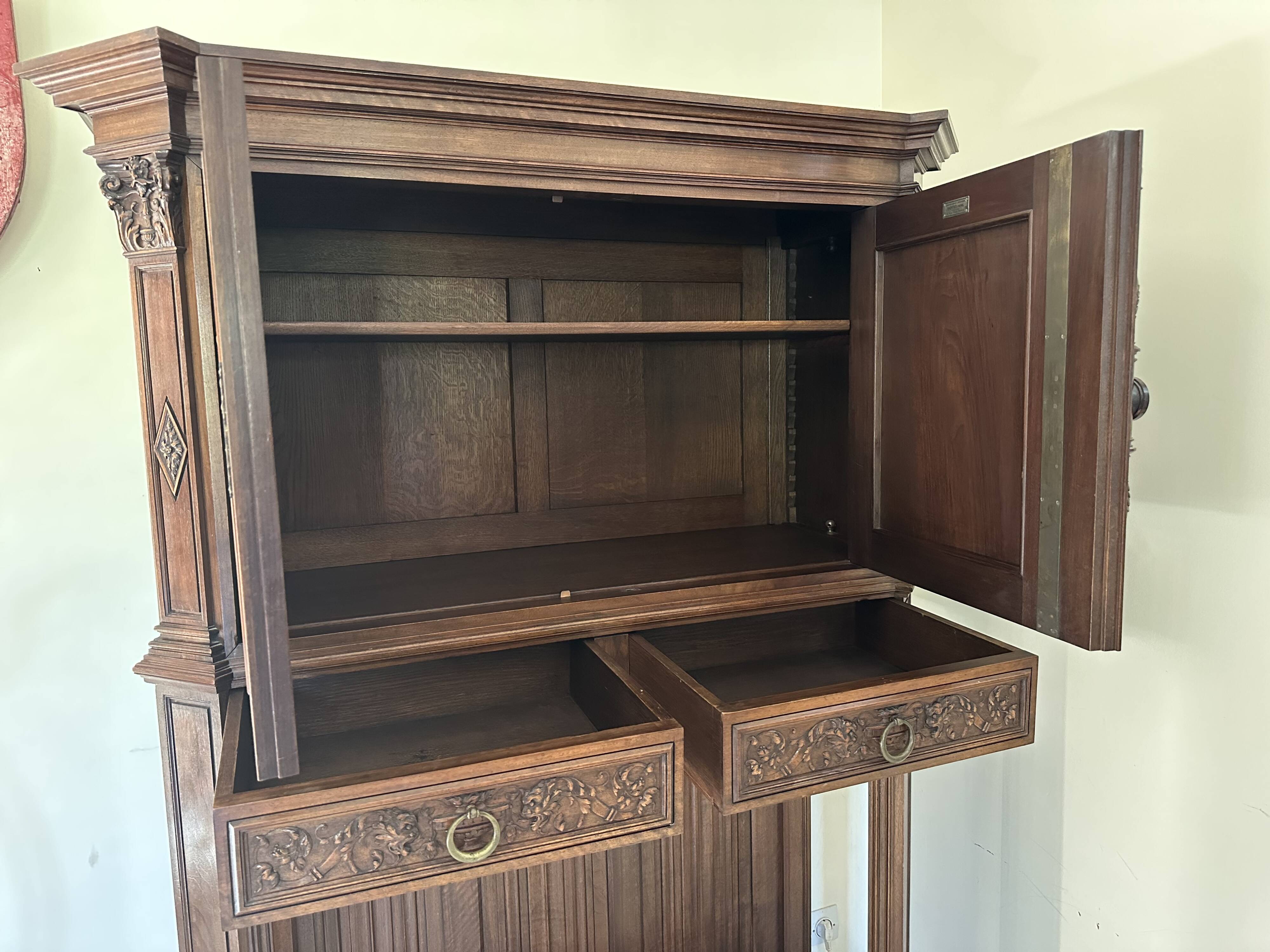 HAENTGES FRÈRES Renaissance style cabinet in carved walnut, late 19th century