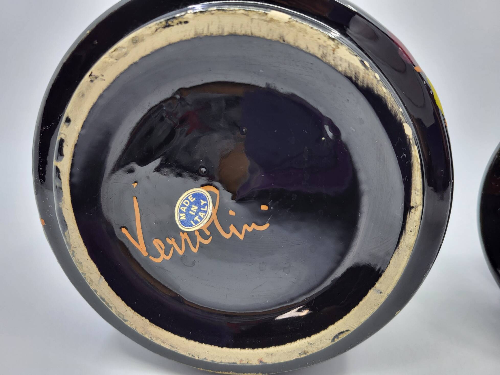 Covered pot or Bonbonnière, Verzolini in black ceramic, Italy 1960.